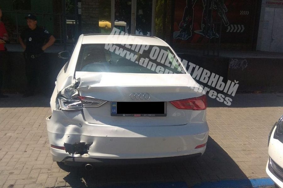 На Набережной в Днепре случилось ДТП с пассажирским автобусом ДТП с автобусом