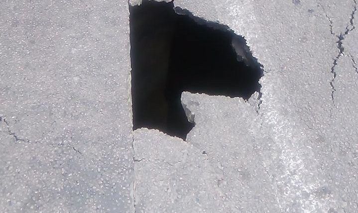 В центре Днепра, на Гоголя, снова провалился асфальт. Новости Днепра