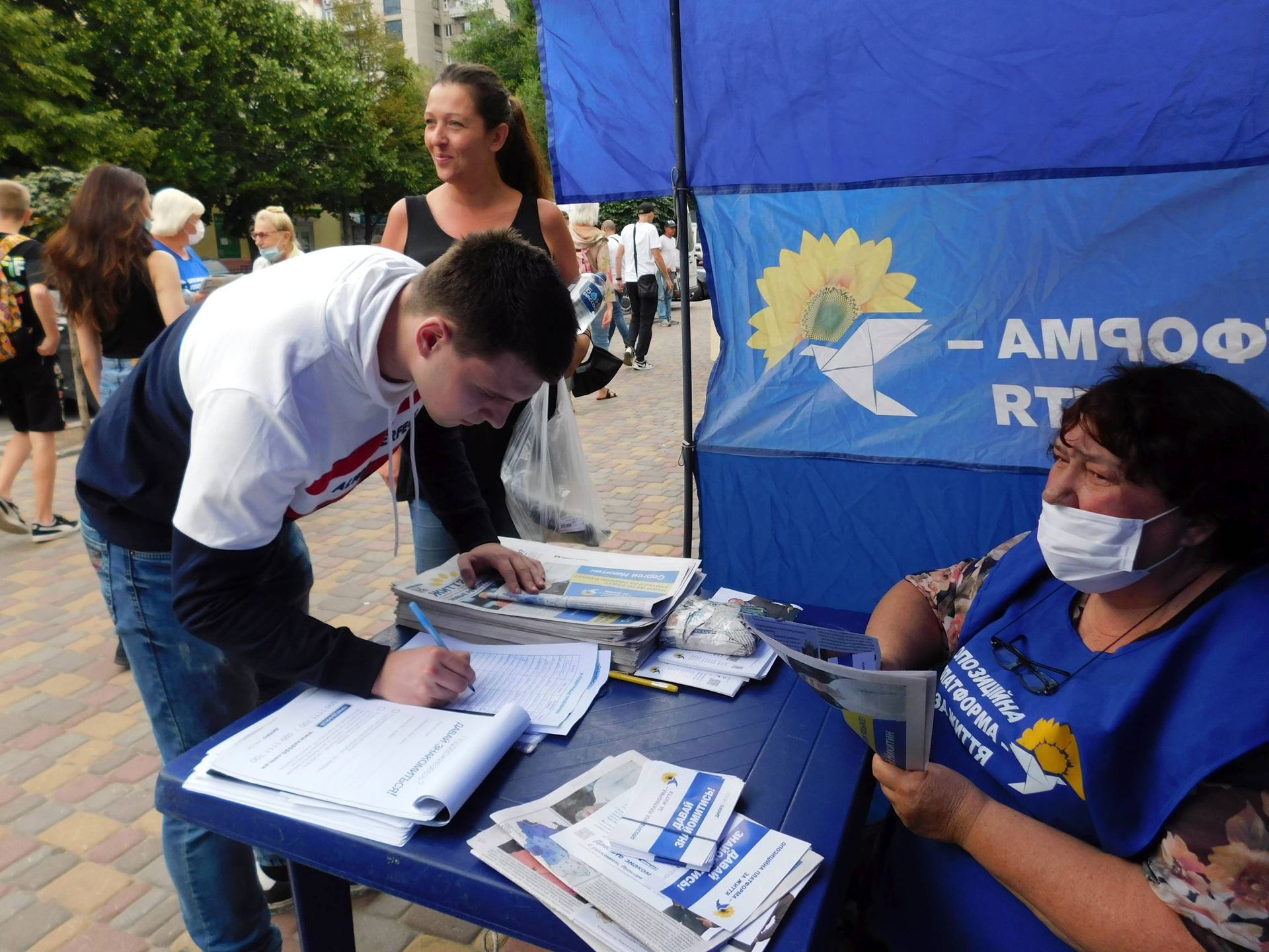 В Днепре партия «Оппозиционная платформа – За жизнь» отстаивает право днепрян учиться на родном языке
