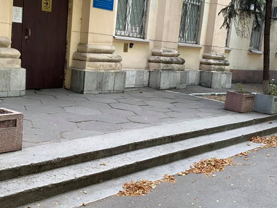 Люди с инвалидностью не смогут попасть в суд. Новости Днепра