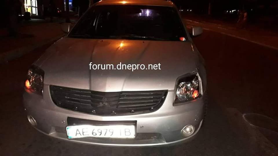 Мужчина сбил бабушку и ребенка на переходе. Новости Днепра