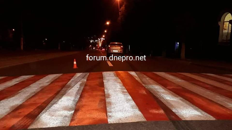 Мужчина сбил бабушку и ребенка на переходе. Новости Днепра