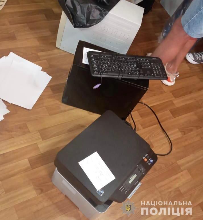 На Днепропетровщине злоумышленники подделывали документы. Новости Днепра