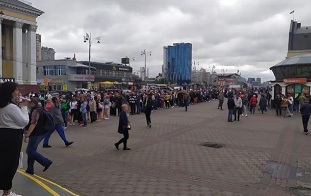 В Киеве образовалась огромная очередь в метро. Новости Днепра