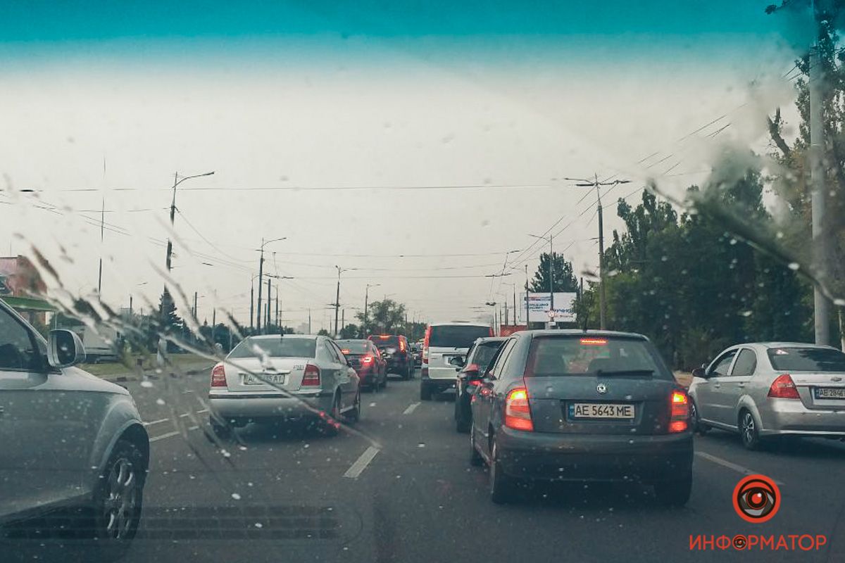 В Днепре на Новом мосту пробка. Новости Днепра