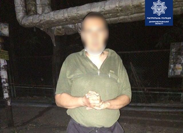 В Днепре задержали мужчину, который кидал камни в авто. Новости Днепра