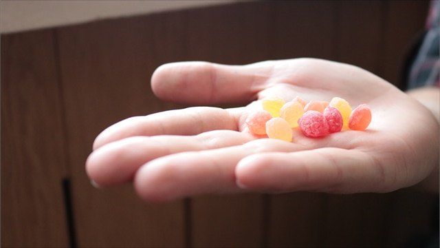 В Днепре мужчина заманивает детей конфетами. Новости Днепра
