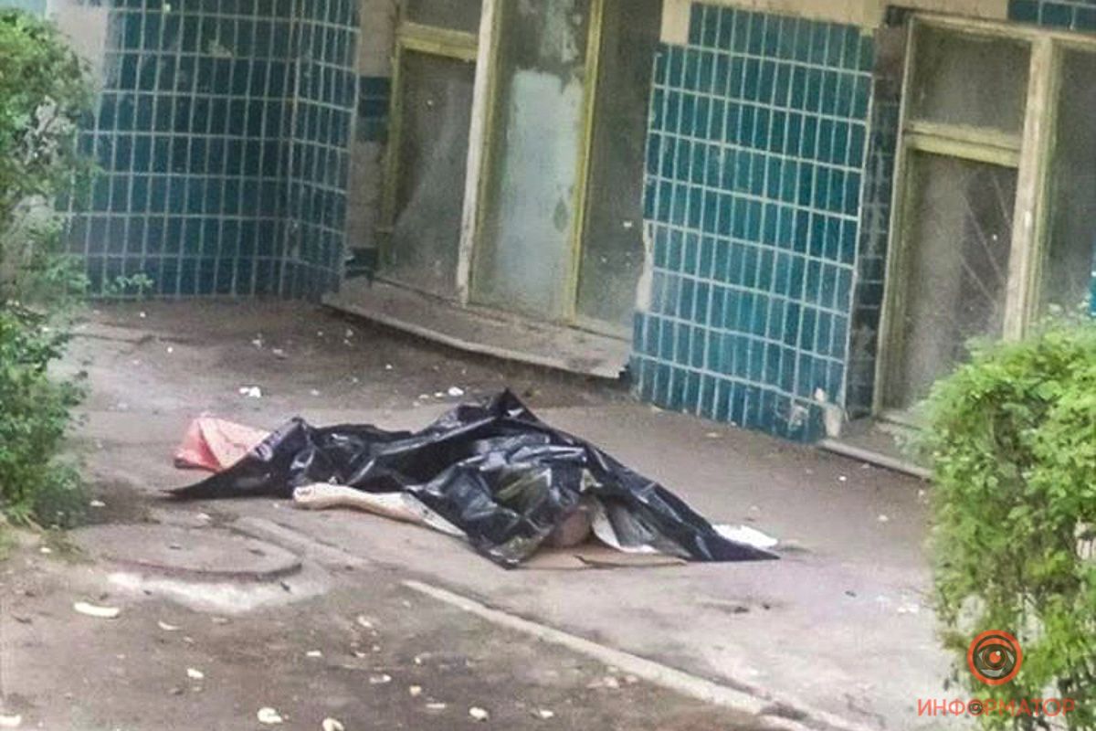 В Днепре мужчина выпрыгнул из окна. Новости Днепра