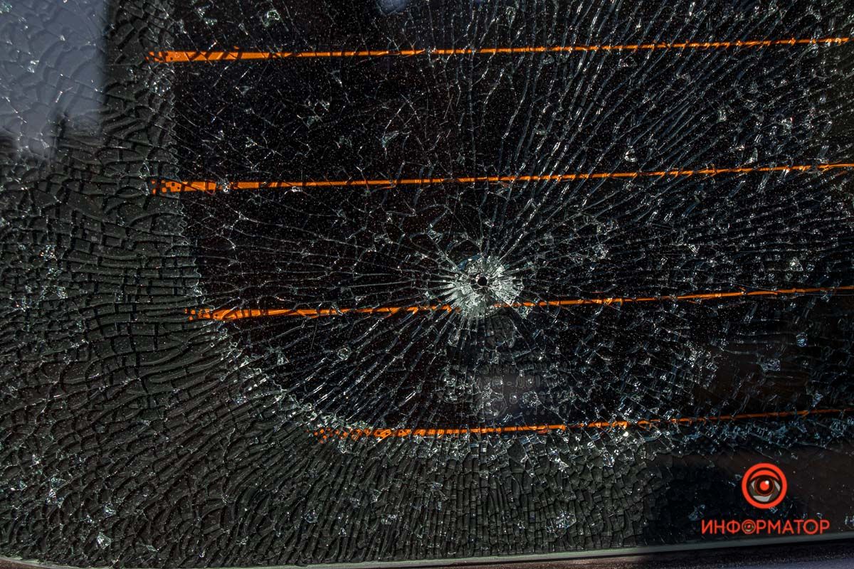 В Днепре неизвестные обстреляли в машину. Новости Днепра