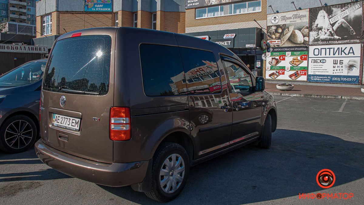 В Днепре неизвестные обстреляли в машину. Новости Днепра