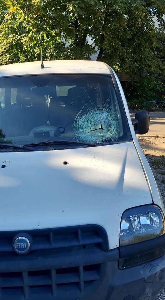 Мужчина разбивает автомобили. Новости Днепра