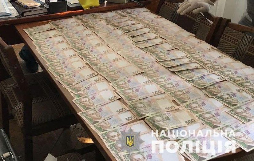 На взятке задержали двух чиновников. Новости Днепра