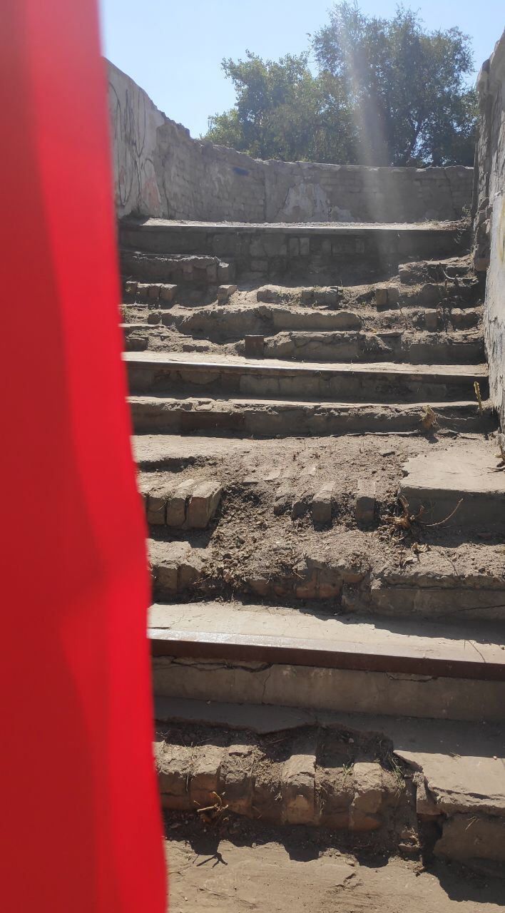 Город болен: в Днепре прошел необычный флешмоб ко дню города