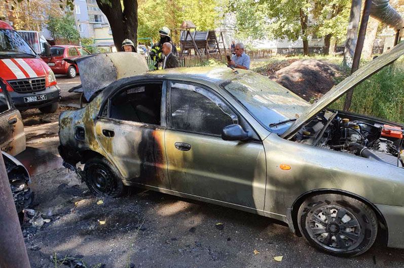 В области огонь уничтожил автомобиль. Новости Днепра