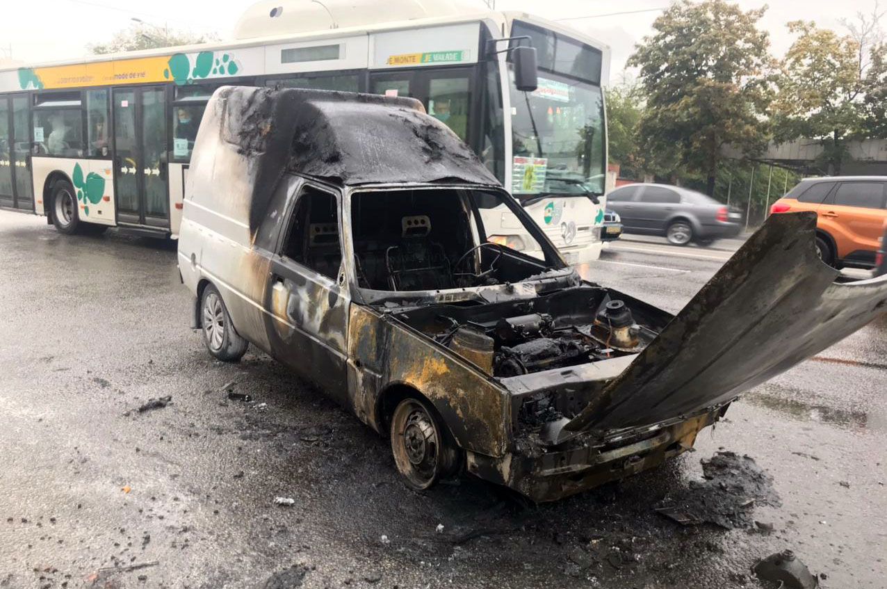 В Днепре загорелся автомобиль. Новости Днепра