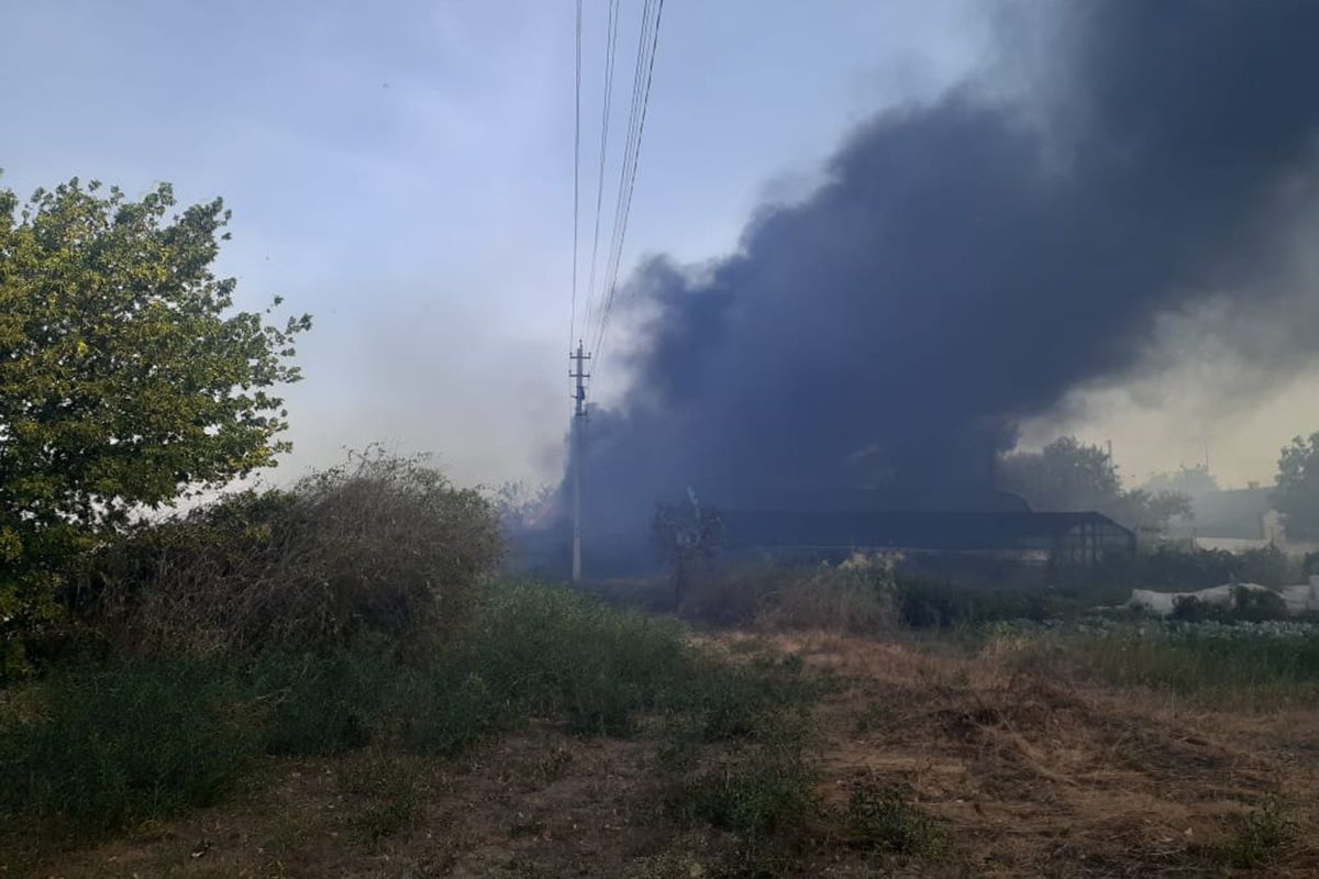 Горящая трава подожгла два дома. Новости Днепра