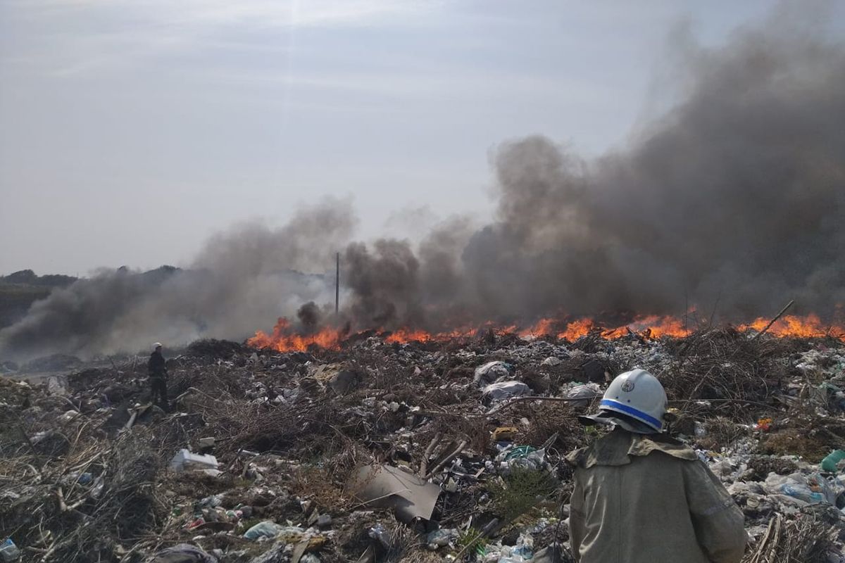 В области пожарные тушат пожар. Новости Днепра