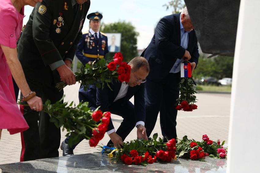 «Дякуємо за життя!»: ОПЗЖ возобновляет интерактивную Доску памяти