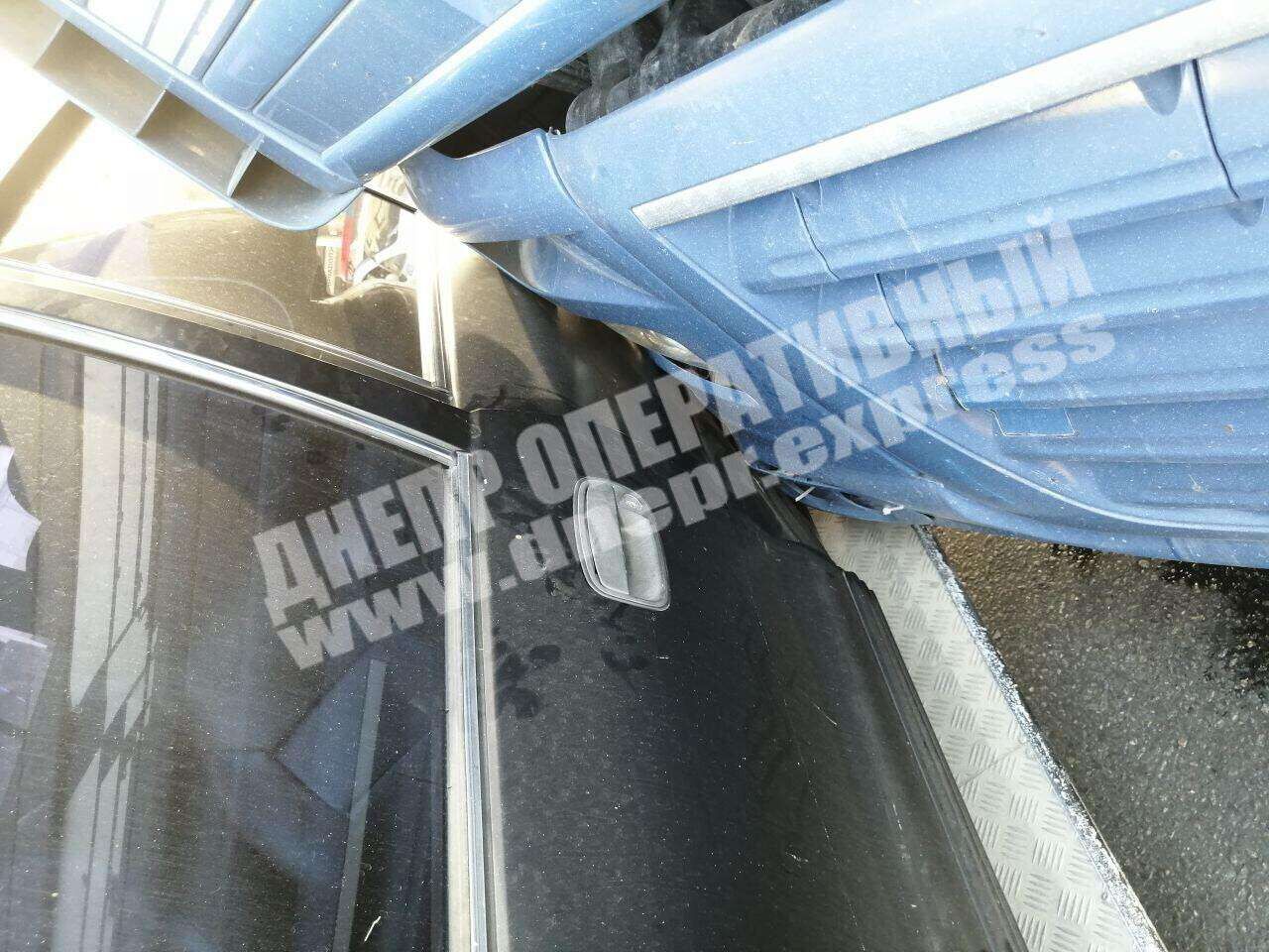 Водитель иномарки спровоцировал тройное ДТП. Новости Днепра