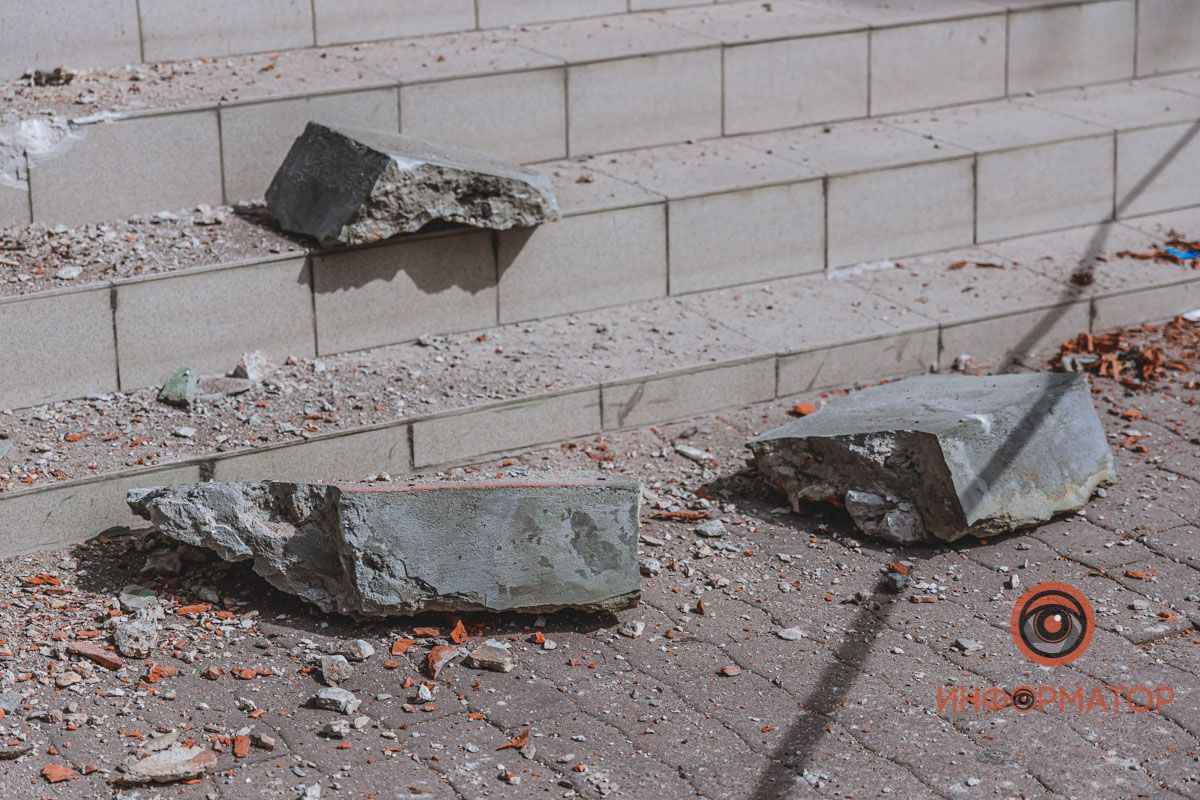 Рушится фасад здания. Новости Днепра