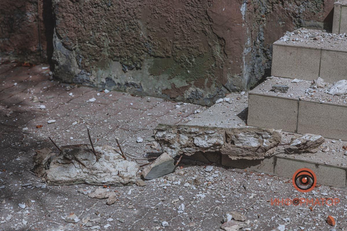 Рушится фасад здания. Новости Днепра