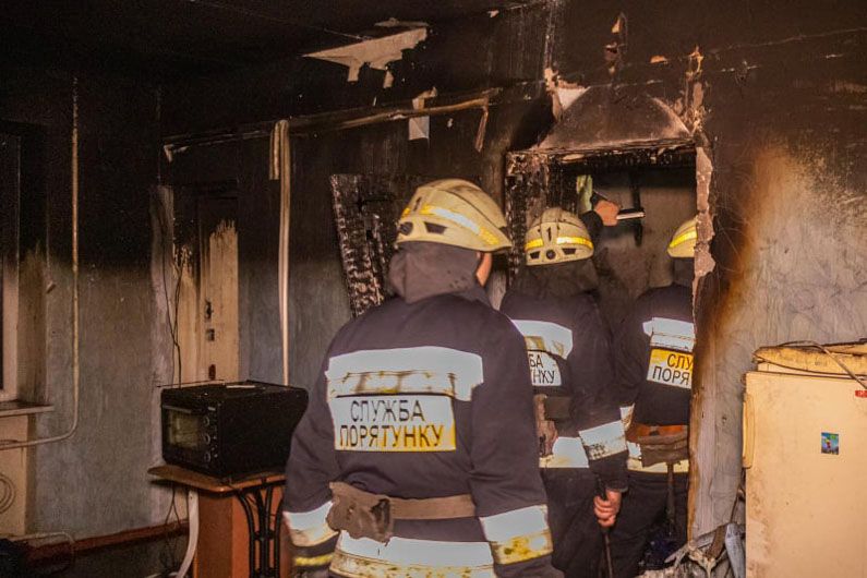 асштабный пожар: пламя охватило балкон квартиры. Новости Днепра