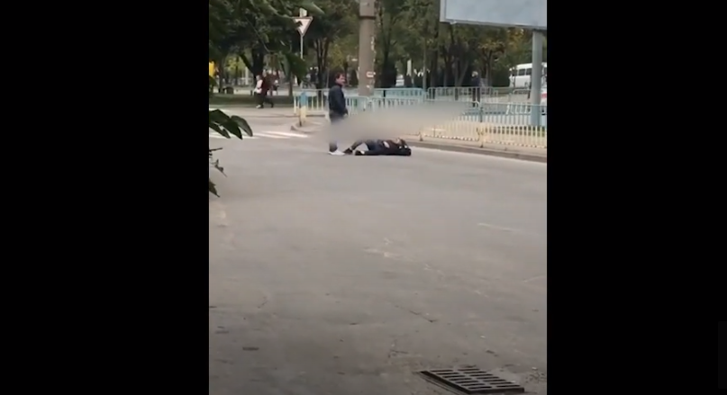 Мужчина бросался под колеса. Новости Днепра