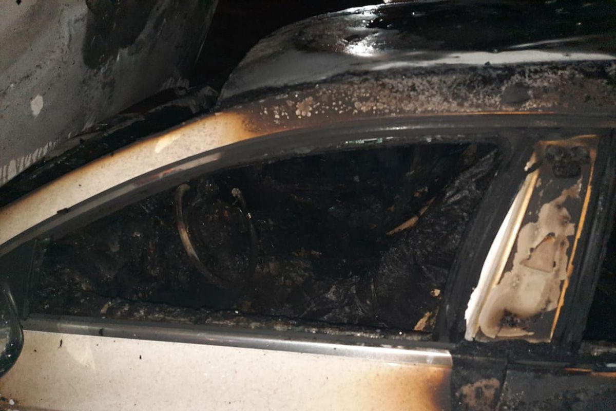 На стоянке по неизвестным причинам сгорел автомобиль. Новости Днепра