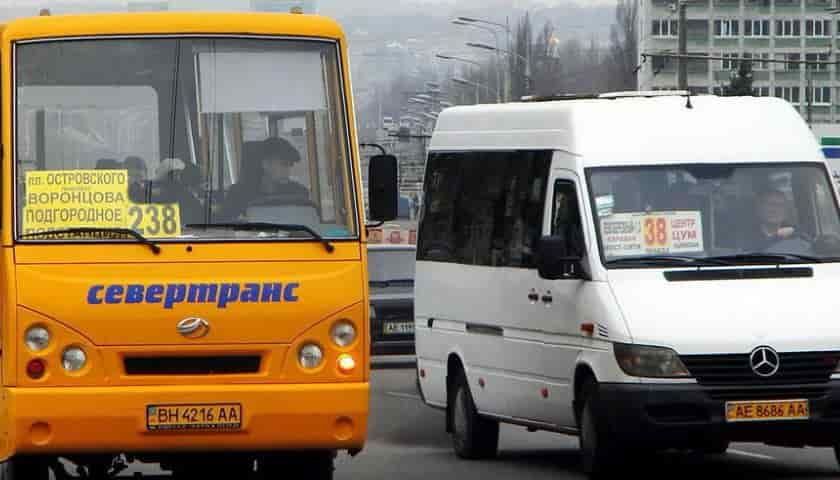 В Днепре марштурчик чуть не сбил пешехода на «зебре» «Маршруток больше не будет»: в Днепр прибыли новые автобусы Ограничения количества льготников на рейс: есть ли квота и на сколько это законно. Новости Днепра