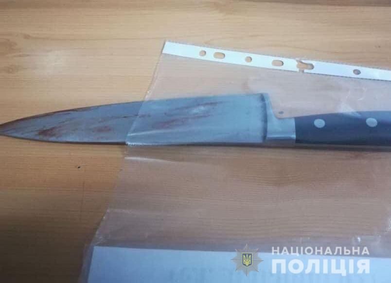 В Кривом Роге мужчина бросался на людей с ножом, есть раненые и погибшие. Новости Днепра