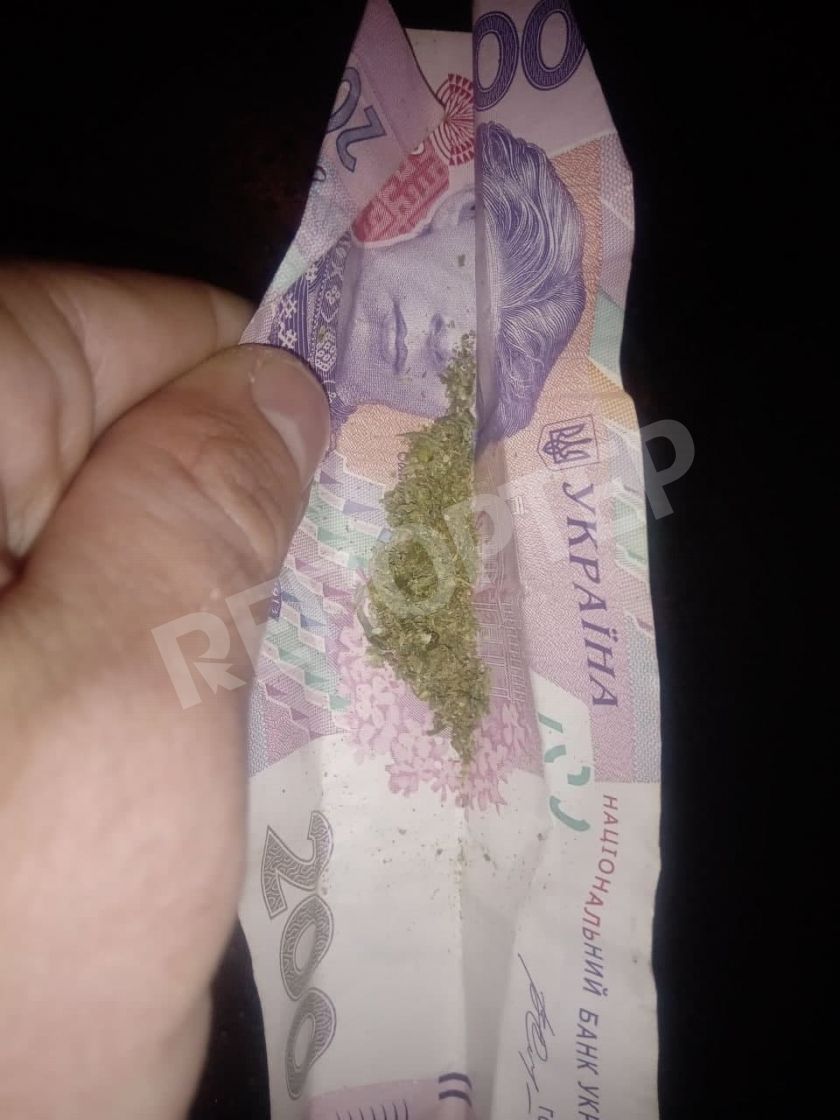 Каннабис завернули в денежную купюру. Новости Днепра