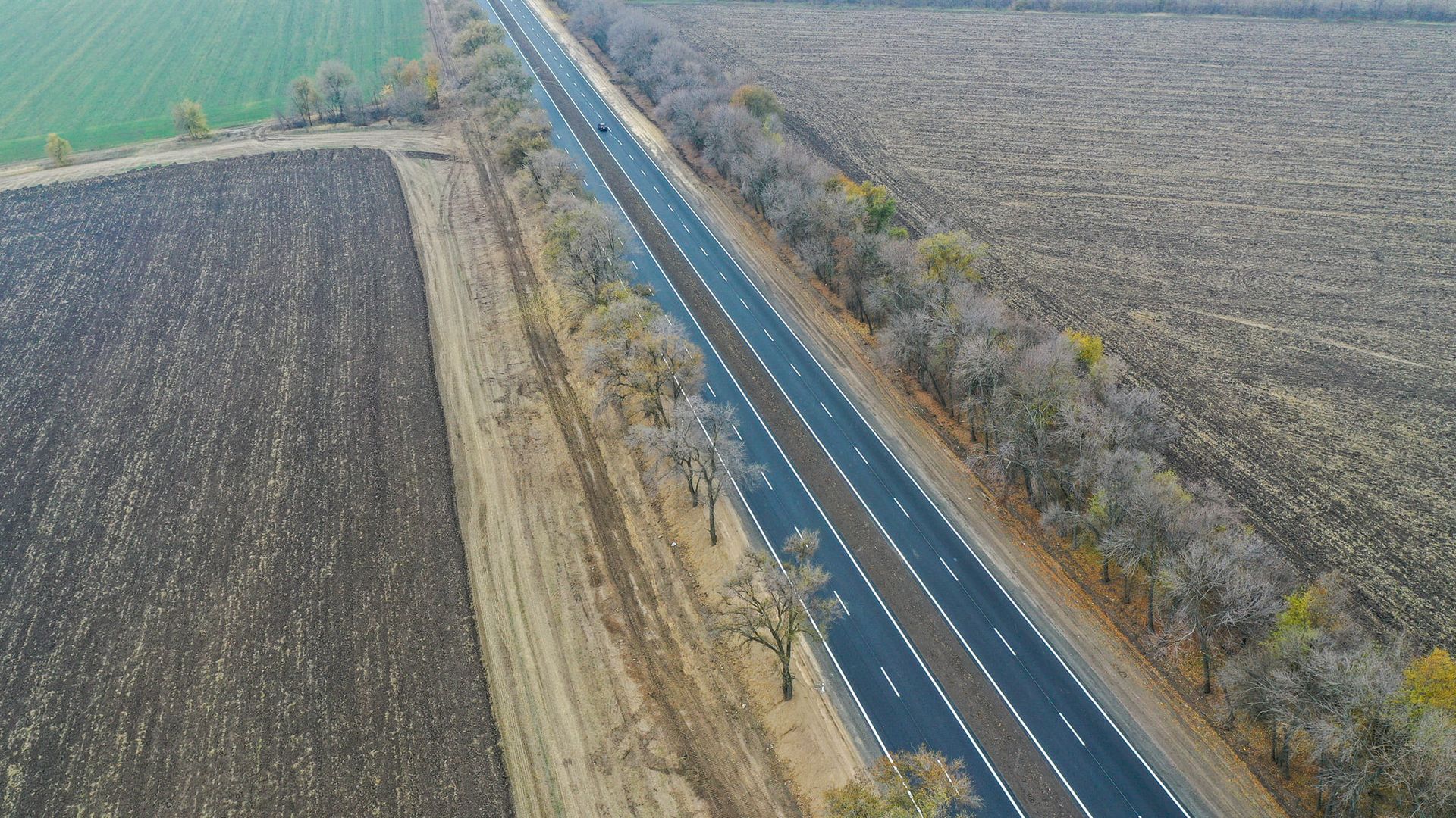 Юрий Голик показал, как выглядит обновленный участок автодороги М-04 неподалеку от Днепра
