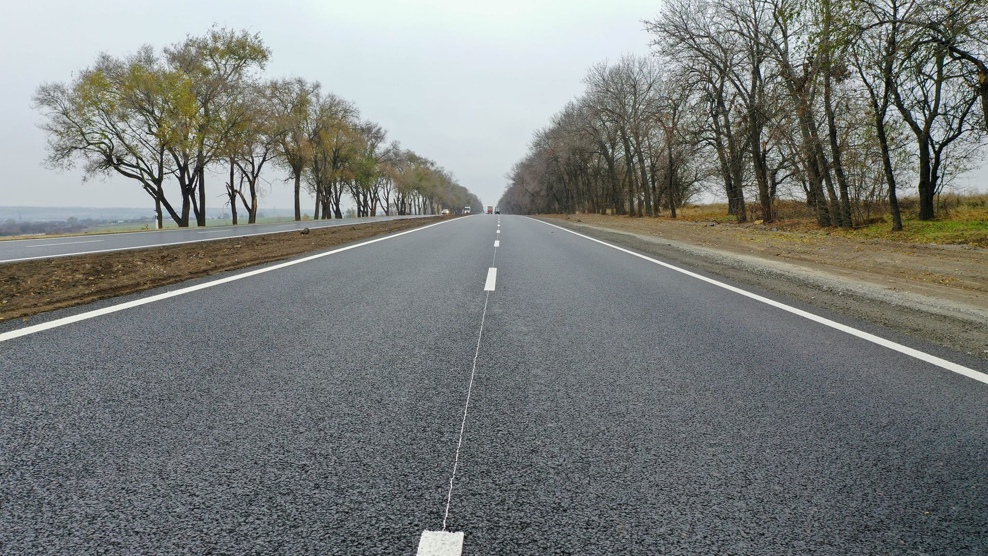 Юрий Голик показал, как выглядит обновленный участок автодороги М-04 неподалеку от Днепра