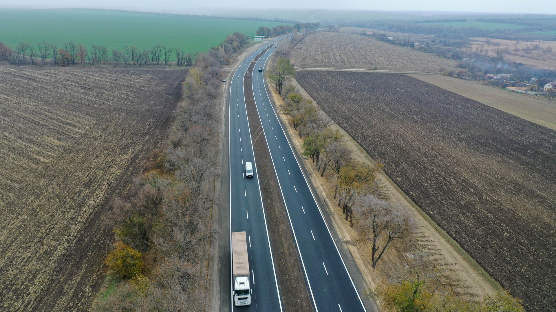 Юрий Голик показал, как выглядит обновленный участок автодороги М-04 неподалеку от Днепра