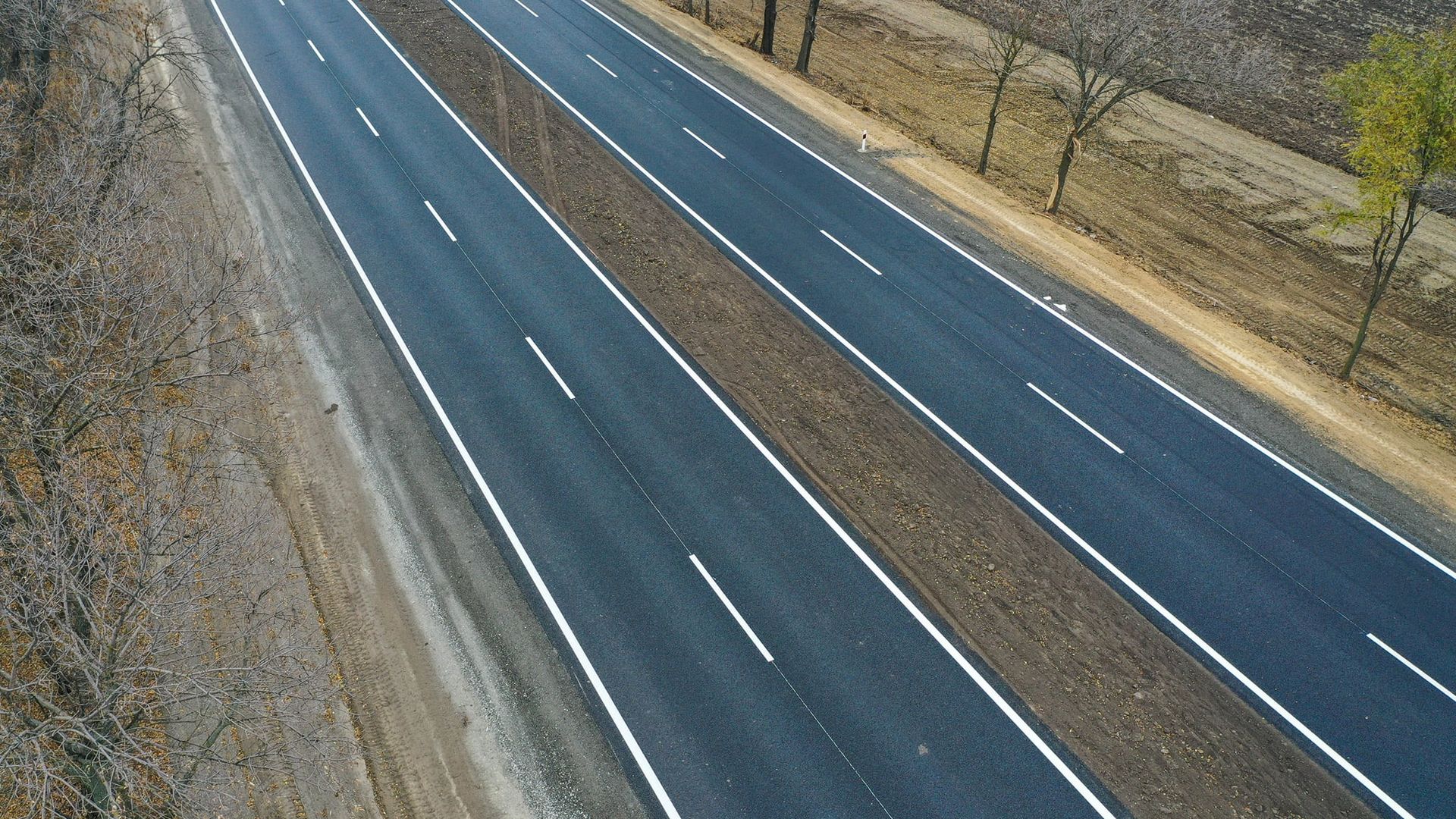 Юрий Голик показал, как выглядит обновленный участок автодороги М-04 неподалеку от Днепра