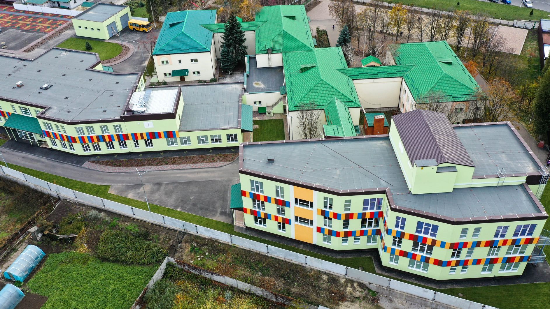 «Велике будівництво»: Юрий Голик показал фотографии новой чудо-школы в Слобожанском