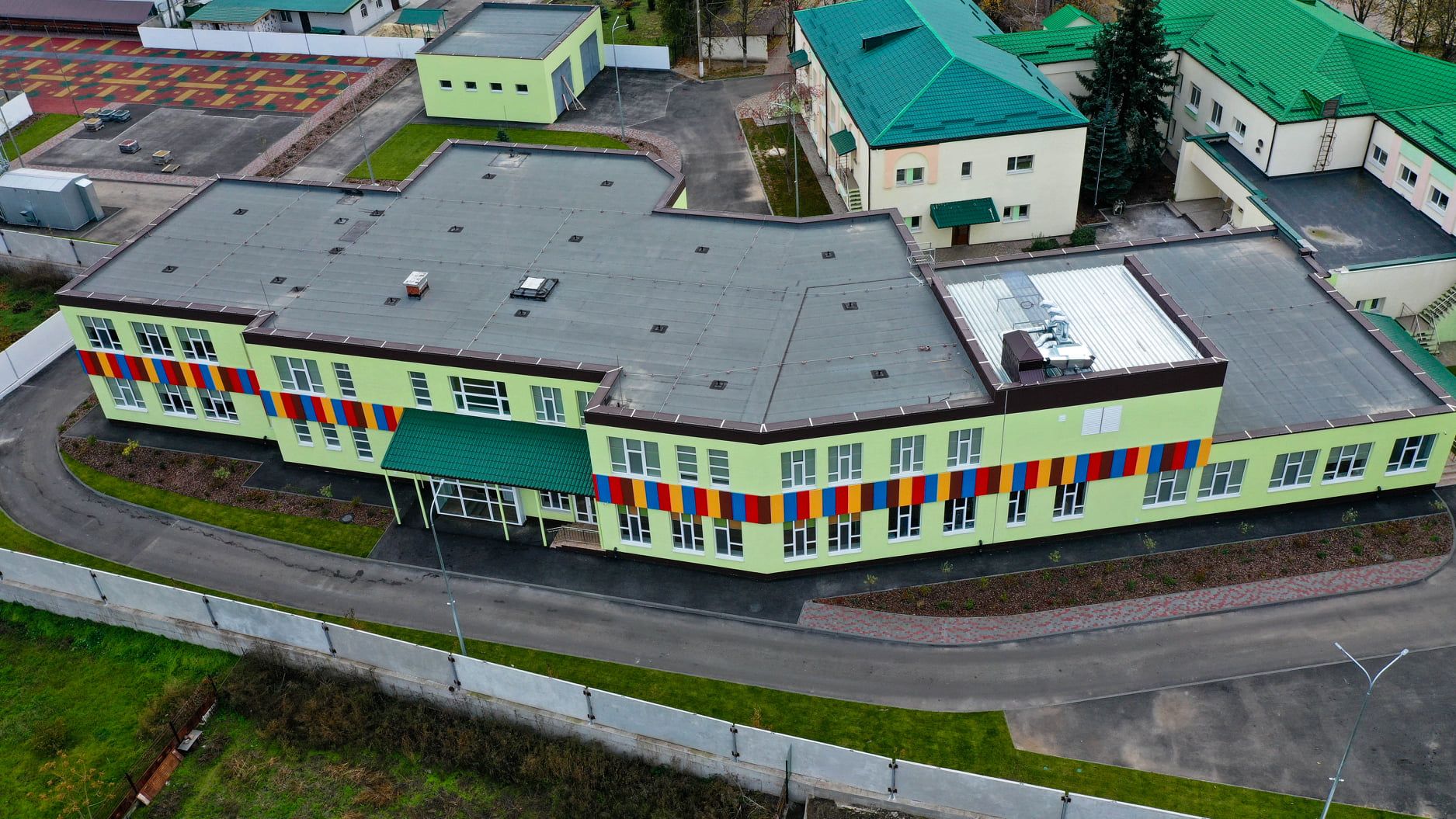 «Велике будівництво»: Юрий Голик показал фотографии новой чудо-школы в Слобожанском