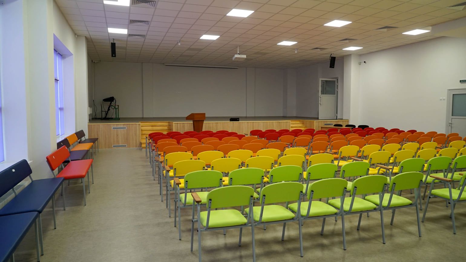 «Велике будівництво»: Юрий Голик показал фотографии новой чудо-школы в Слобожанском