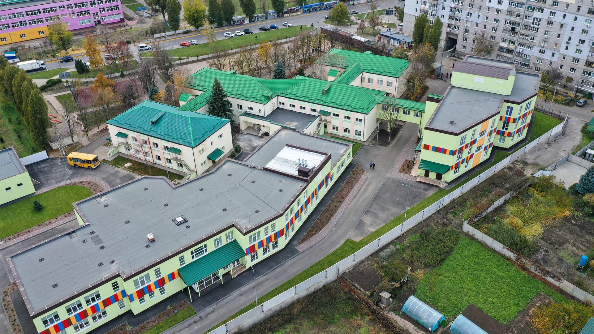 «Велике будівництво»: Юрий Голик показал фотографии новой чудо-школы в Слобожанском