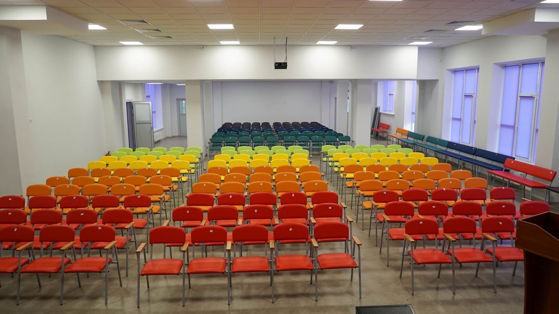 «Велике будівництво»: Юрий Голик показал фотографии новой чудо-школы в Слобожанском