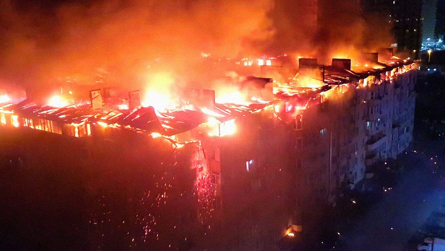 Мужчина сгорел в собственном доме Ожоги и отравление ядовитым дымом: на пожаре пострадали пенсионерка и дети В Днепре мужчина заявился в суд с оружием Масштабный пожар на рынке тушат 100 спасателей, подробности На пожаре погибла хозяйка дома. Новости Днепра