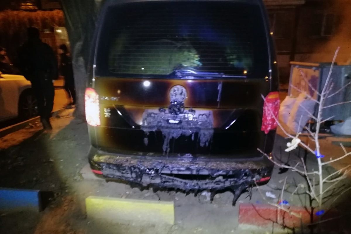 Две иномарки сгорели. Новости Днепра