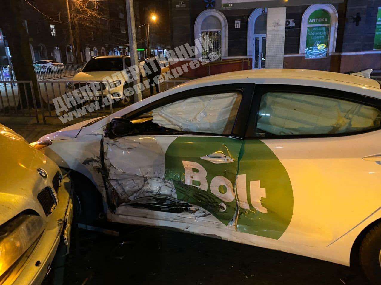 BMW врезался в такси. Новости Днепра