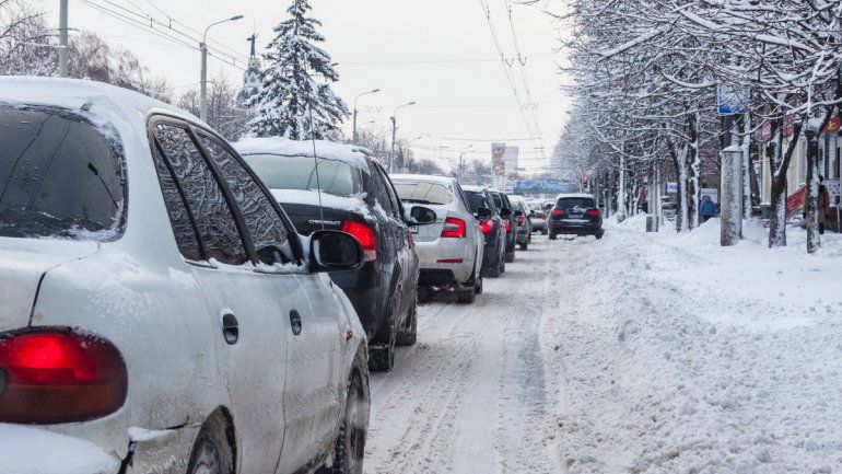 Снегопад парализовал движение. Новости Днепра