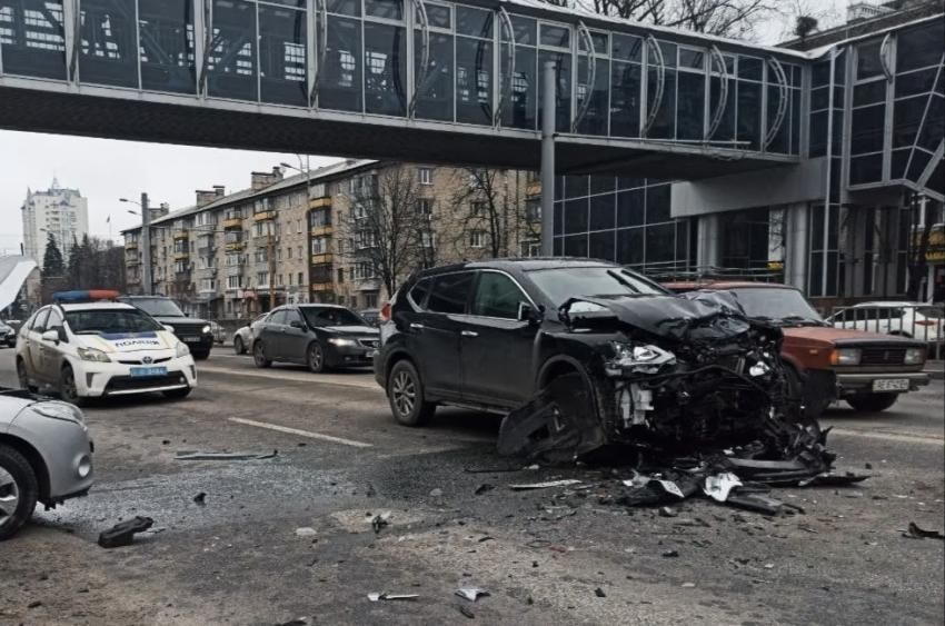 В Днепре на Слобожанском проспекте столкнулись три машины. Новости Днепра