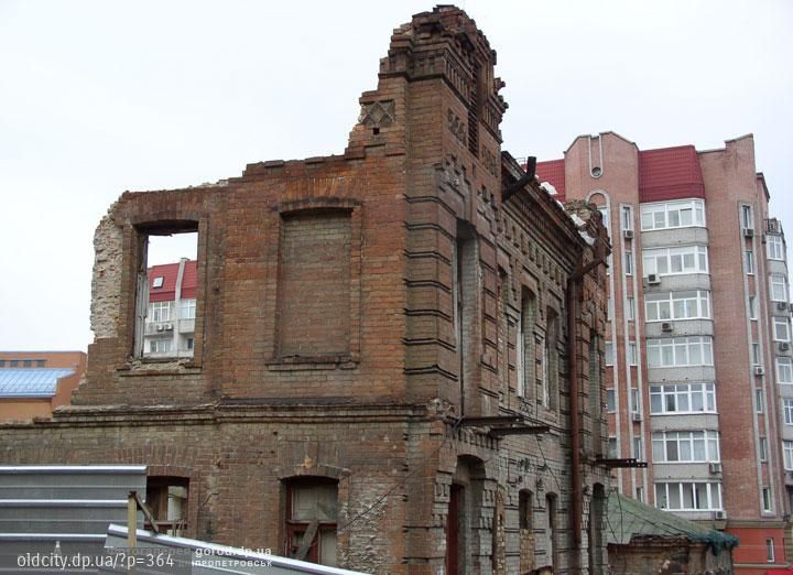 Два в одном: старинный дом и стеклянный новострой в центре Днепра. Новости Днепра