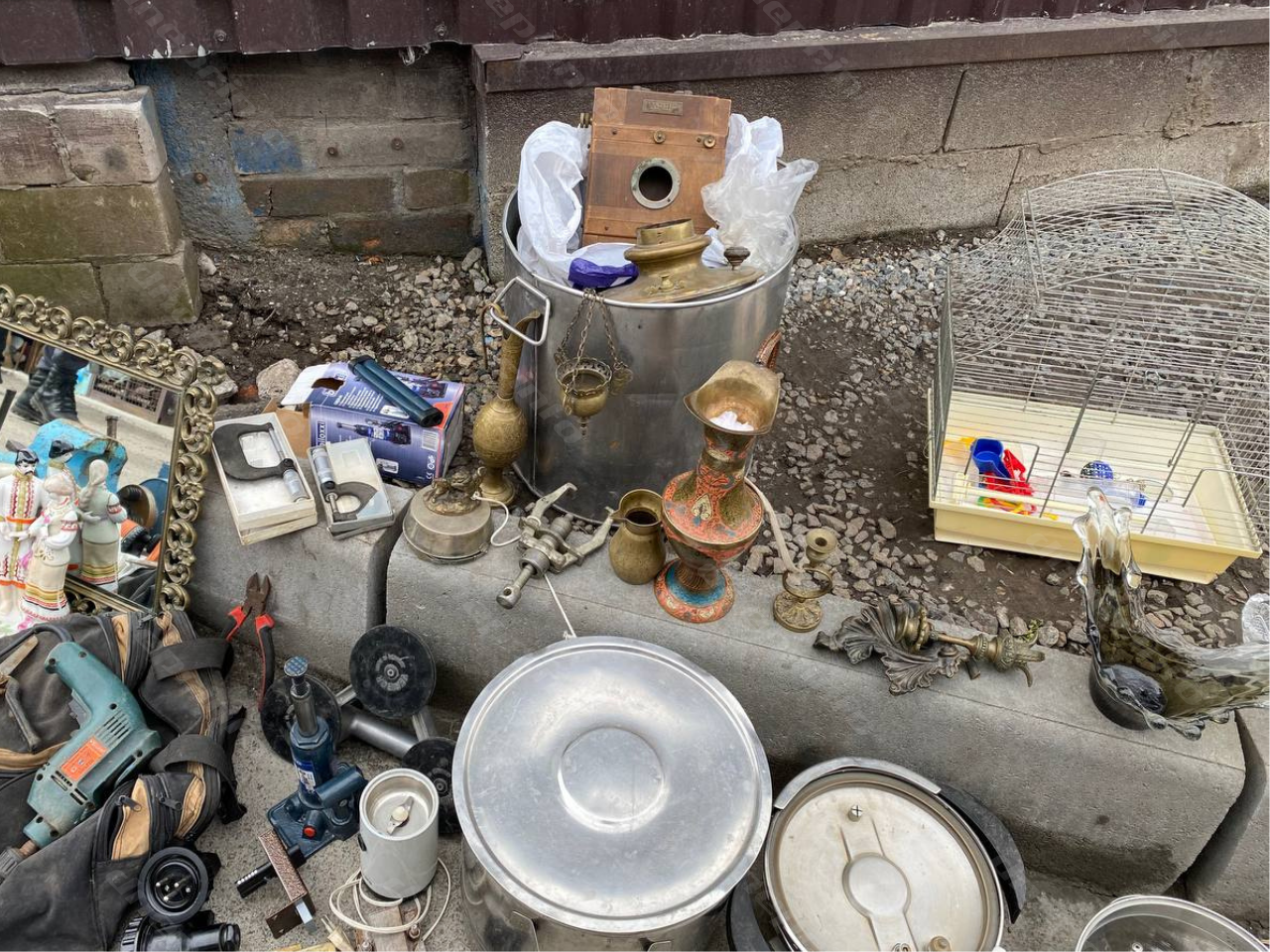 Барахло или сокровища: что продают на блошином рынке Днепра. Новости Днепра