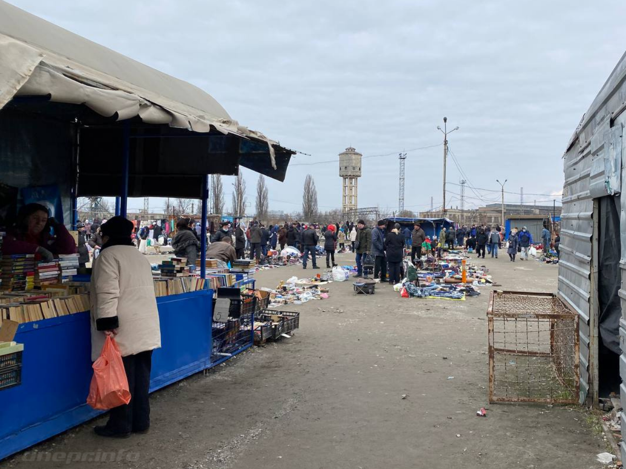 Барахло или сокровища: что продают на блошином рынке Днепра. Новости Днепра