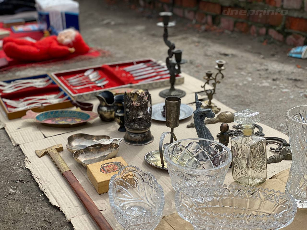 Барахло или сокровища: что продают на блошином рынке Днепра. Новости Днепра