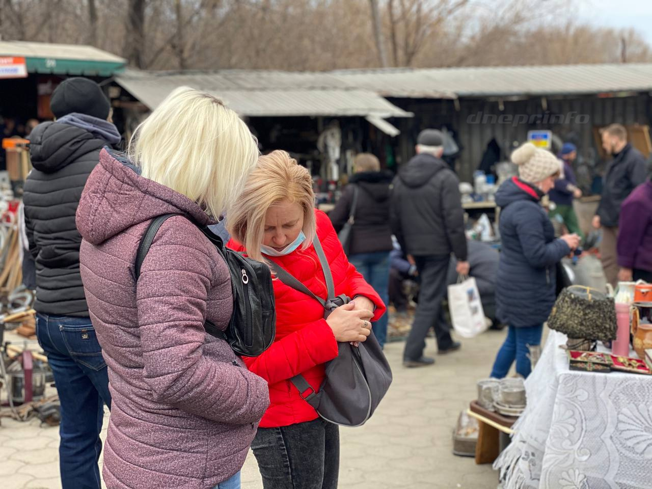 Барахло или сокровища: что продают на блошином рынке Днепра. Новости Днепра